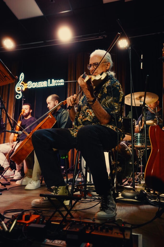 Cassio Calazans e musicos do projeto Concerto Bandolim 