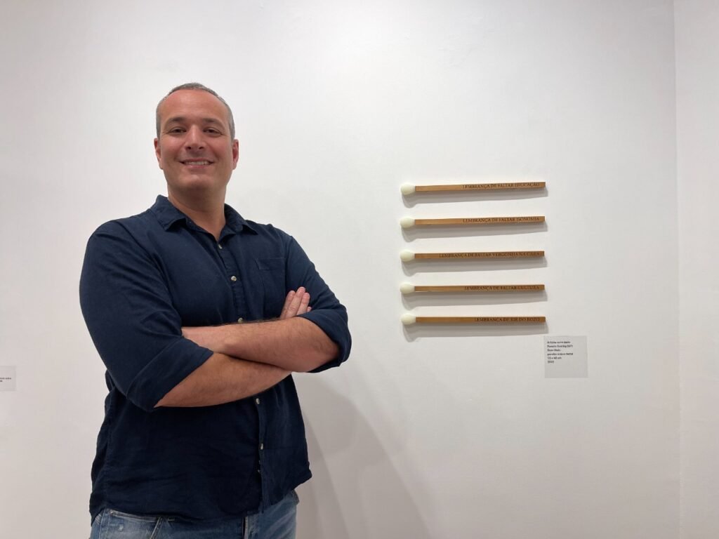 Renato Gosling, artista visual na abertua do projeto M.u.S.A