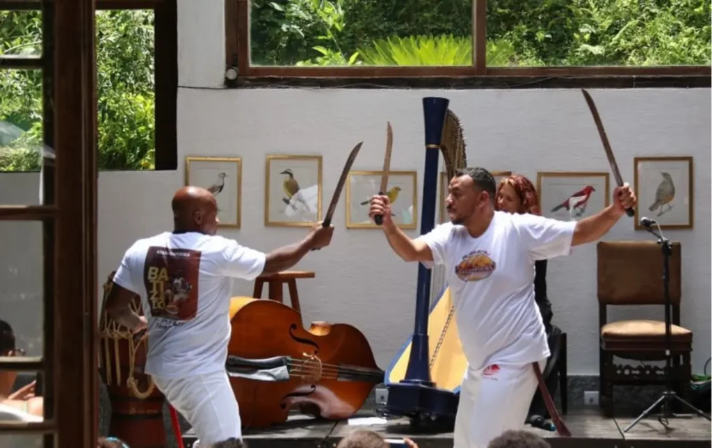 Apresentação cultural e musical no Uaná Etê
